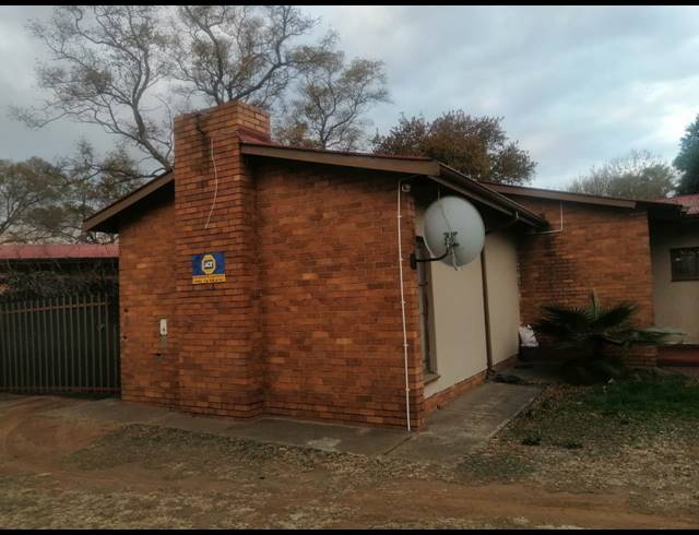 7 BEDROOM HOUSE FOR SALE IN VANDERBIJLPARK CE 5